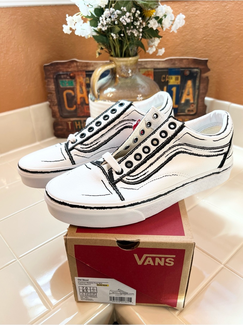 Vans Old SKOOL, CARTOON SKETCH, White with Black Sketch Detailing, NEW